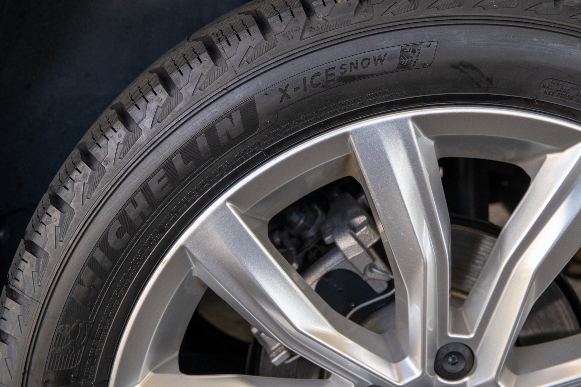 MICHELIN：スタッドレスタイヤX-ICE SNOW（215/50R18 92H）。: 「じ